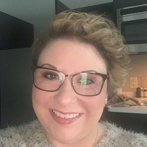 Meet your Posher, Adara